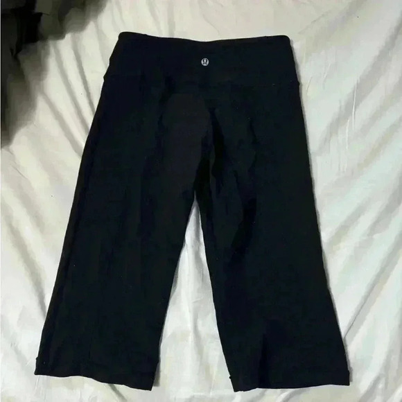 Lululemon reversible crop capris size 4 - Picture 1 of 4